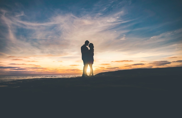 友達以上恋人未満の関係が付き合うきっかけは 進展や告白の方法と結婚の可能性 はちまるさんぽ